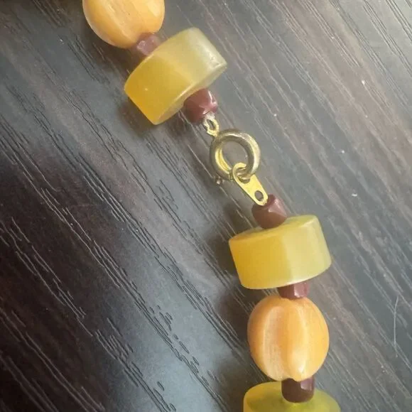 Vintage Bakelite Camel Chunky Beaded Necklace 19